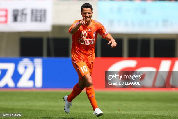 Marcio Richardes of Albirex Niigata celebrates scoring his side's first goal during the J.League J1 match between Albirex Niigata and JEF United...