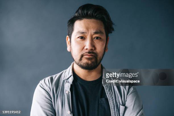 portrait of mid adult japanese man - asian architect 40 imagens e fotografias de stock