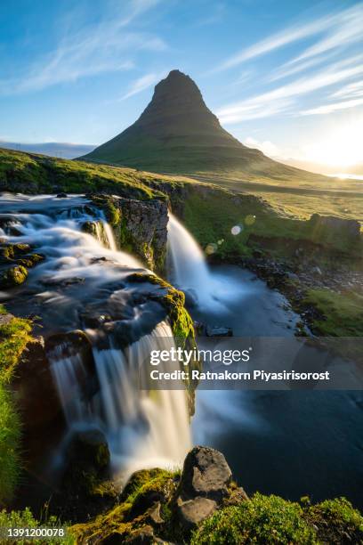 kirkjufell and waterfall at sunrise in iceland. beautiful landscape. - ijsland stockfoto's en -beelden