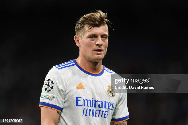 Toni Kroos of Real Madrid CF looks on during the UEFA Champions League Quarter Final Leg Two match between Real Madrid and Chelsea FC at Estadio...