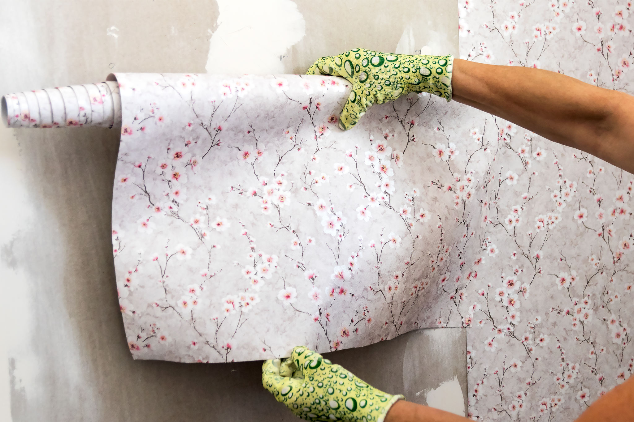 applying wallpaper paste