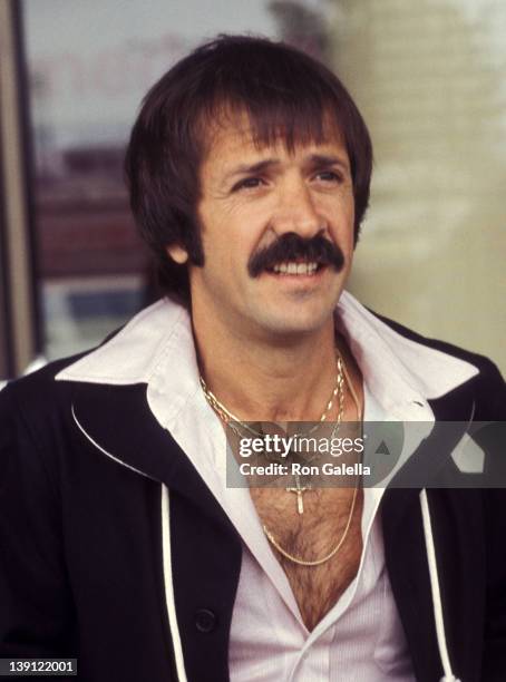 Singer Sonny Bono on June 12, 1977 arrives at the Los Angeles International Airport in Los Angeles, California.