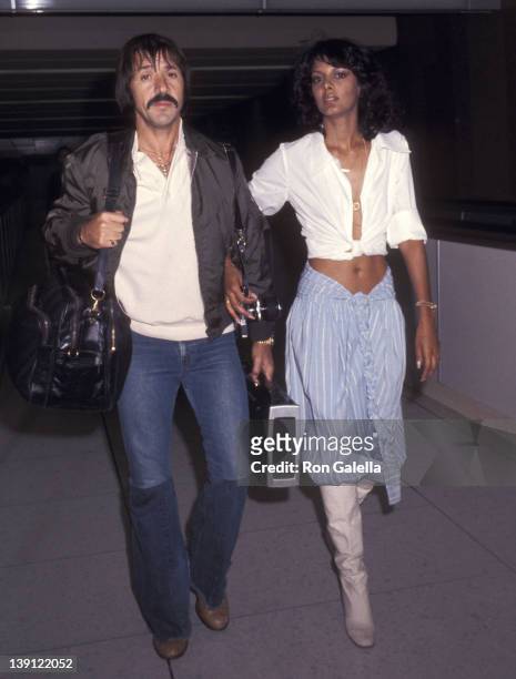 Singer Sonny Bono and girlfriend Susie Coelho on April 5, 1977 arrive at the Los Angeles International Airport in Los Angeles, California.