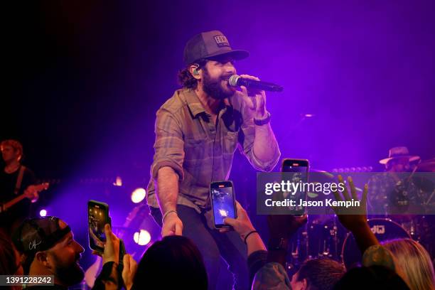 Thomas Rhett Band Thomas Rhett In Concert Photos and Premium High Res Pictures - Getty Images