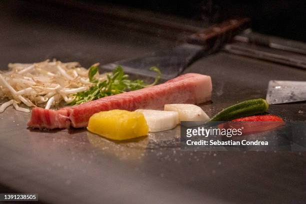 travel world. chef cooking miyazaki beef on teppan, japanese cusine. - kobe japan fotografías e imágenes de stock