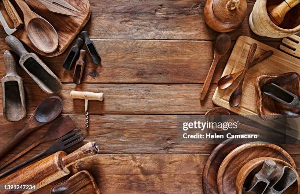 top view of wooden kitchen utensils on rustic background - küchenbedarf stock-fotos und bilder