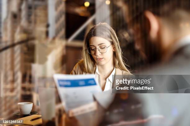 meeting in a cafe - business model stock pictures, royalty-free photos & images