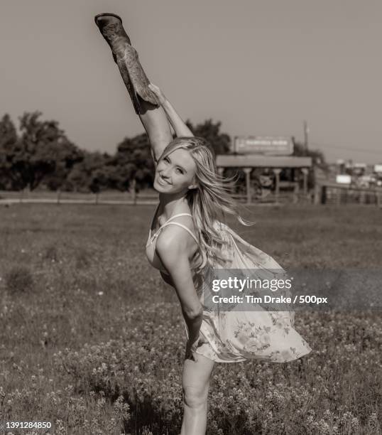 country dance,portrait of young woman dancing on field - drake one dance stock-fotos und bilder