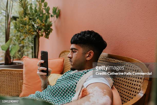 side profile of a man holding a smart phone - posture stock pictures, royalty-free photos & images