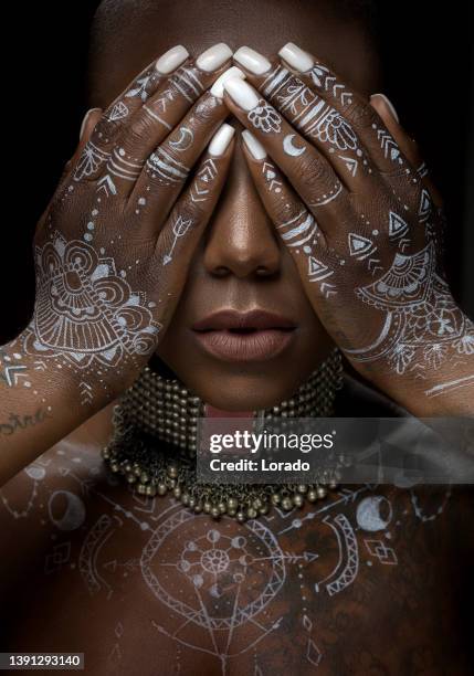 beautiful brunette ethnic warrior woman wearing henna tattoo - queens head stock pictures, royalty-free photos & images