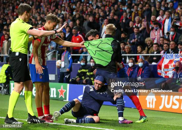 Oleksandr Zinchenko and Phil Foden of Manchester City clash with Marcos Llorente and Stefan Savic of Atletico Madrid during the UEFA Champions League...