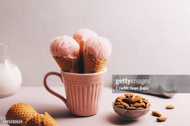 dairy free almond ice cream - artisan food bildbanksfoton och bilder