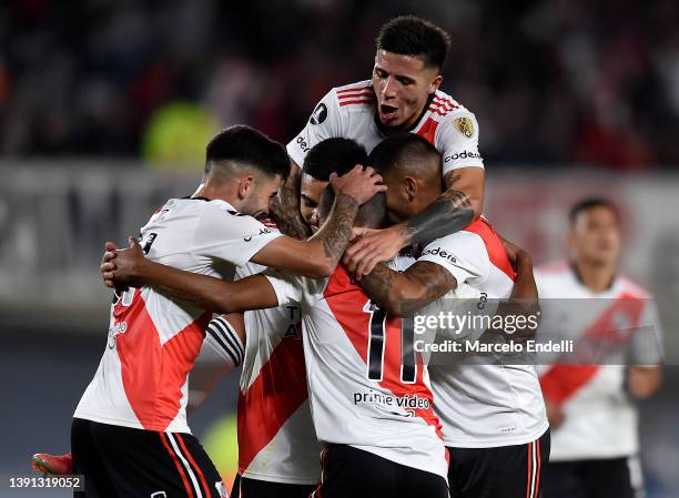 Nicolas De La Cruz of River Plate celebrates with teammates after scoring the second goal of his team during the Copa CONMEBOL Libertadores 2022...