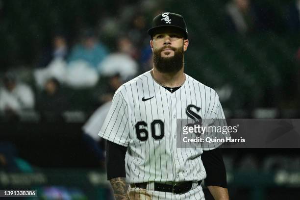 Dallas Keuchel of the Chicago White Sox reacts after giving up a run in the sixth inning against the Seattle Mariners at Guaranteed Rate Field on...