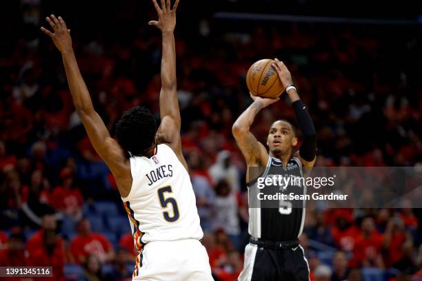 Dejounte Murray of the San Antonio Spurs shoots over Herbert Jones of the New Orleans Pelicans during the third quarter of the 2022 NBA Play-In...