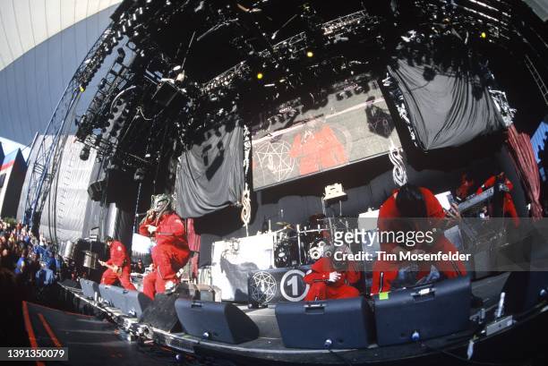 Corey Taylor and Slipknot perform during Ozzfest 2001 at Shoreline Amphitheatre on June 29, 2001 in Mountain View, California.