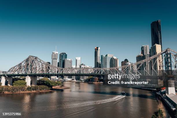 brisbane skyline in australia - brisbane city foto e immagini stock