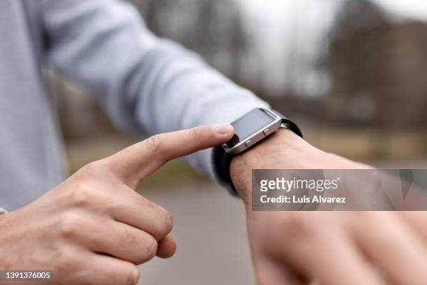 close-up of man monitoring fitness process on smartwatch - timer foto e immagini stock