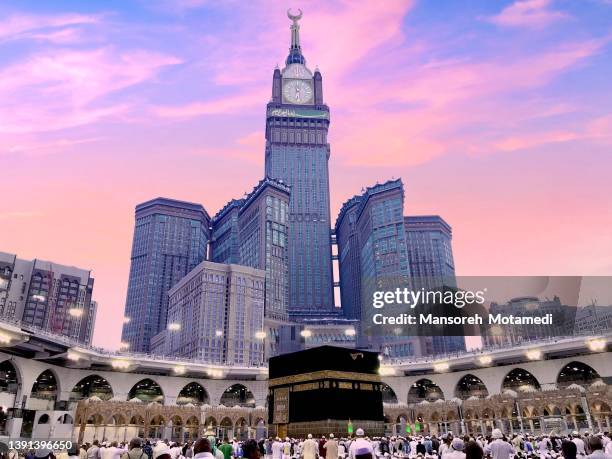 ‏pilgrims in al-haram mosque - kaaba 個照片及圖片檔