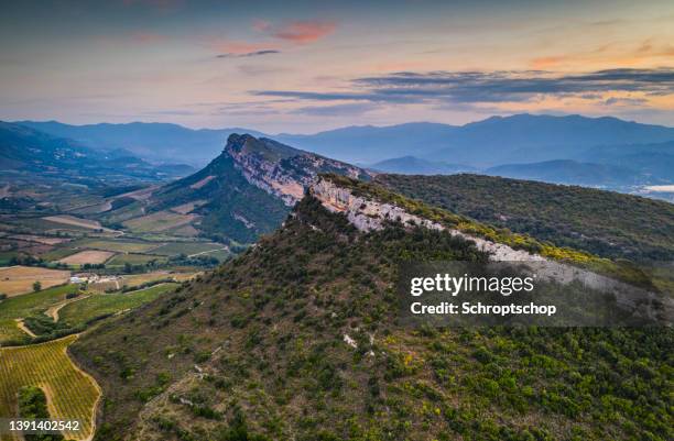 landschaft im norden korsikas - luftbild - haute corse stock-fotos und bilder