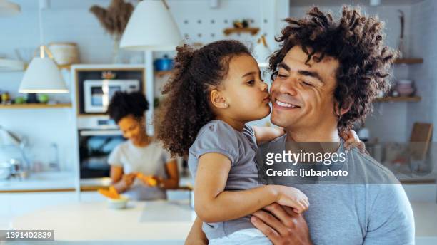 father and daughter spend quality time together - family law stockfoto's en -beelden