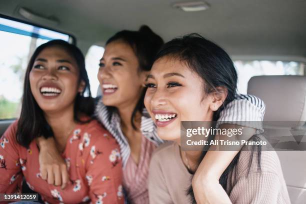 bestie, young girls, travel and roadtrip together - asiático de asia sudoriental fotografías e imágenes de stock
