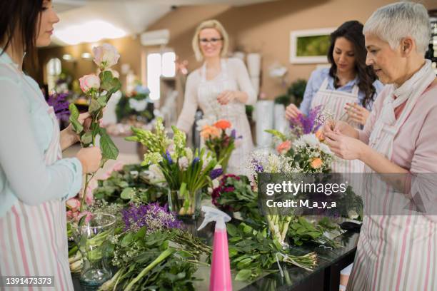 flower workshop - floral arranging stock pictures, royalty-free photos & images