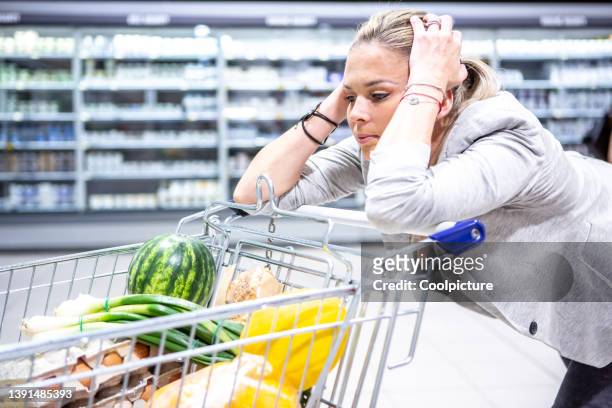 woman in a  shopping mall - unhappy customer stock pictures, royalty-free photos & images
