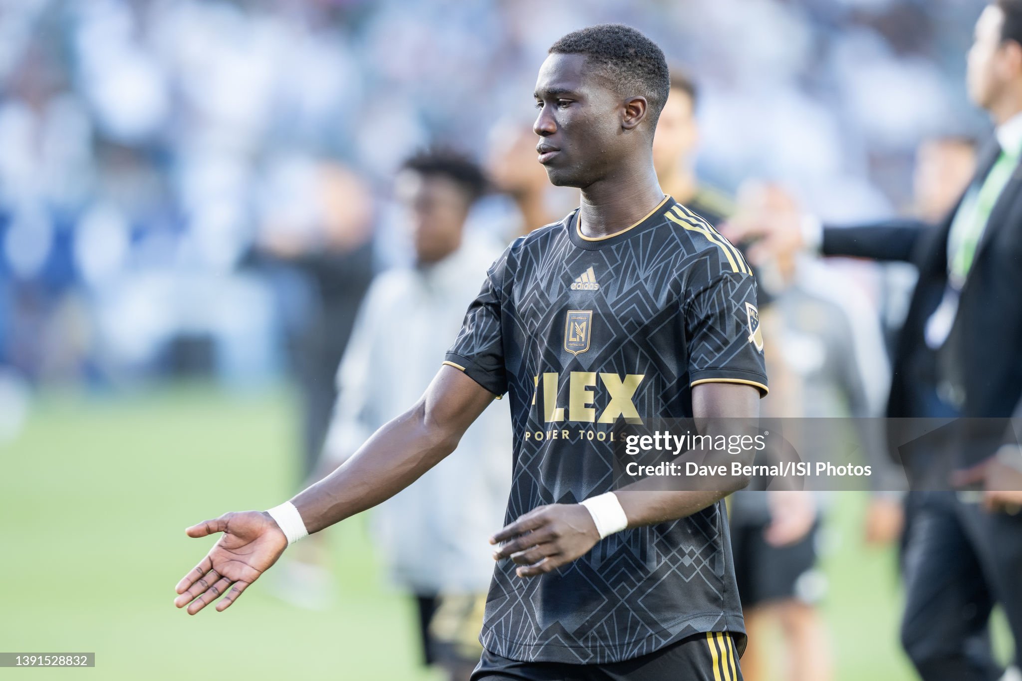 Barcelona agree deal with LAFC for center-back Mamadou Fall