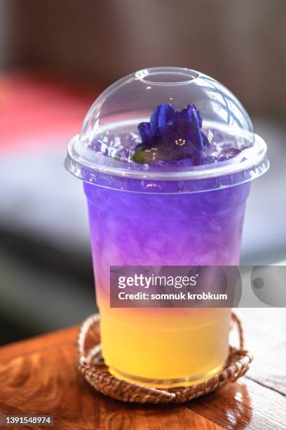 lemon honey with butterfly pea tea; cold drink - clitoria fotografías e imágenes de stock