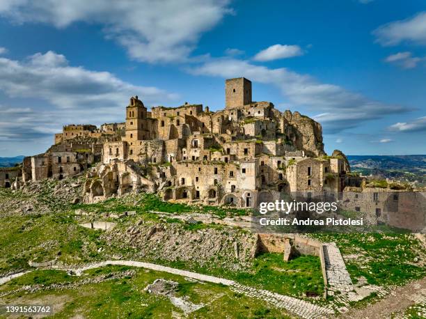 the ghost village of craco in basilicata, italy - centro storico foto e immagini stock