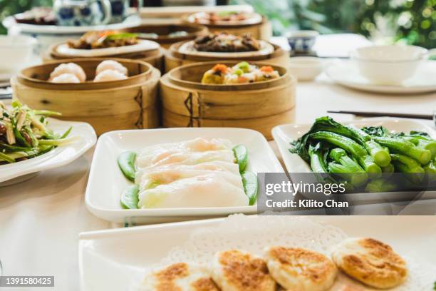 variety of traditional cantonese dim sum - hong kong food stock-fotos und bilder