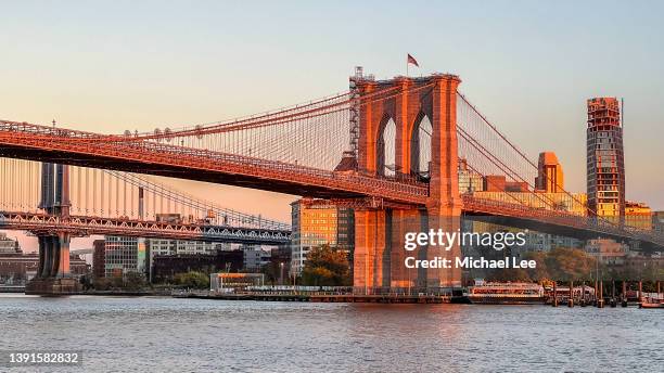 sunset view of brooklyn bridge and manhattan bridge in new york - dumbo brooklyn fotografías e imágenes de stock