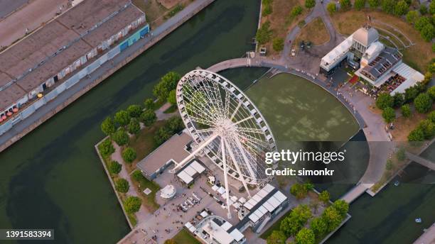 grande roue de montréal - roue stock pictures, royalty-free photos & images