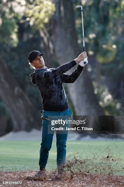 Morgan Hoffmann plays his shot on the 12th hole during the second round of the RBC Heritage at Harbor Town Golf Links on April 15, 2022 in Hilton...