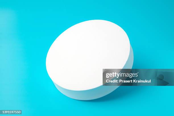 geometry shaped podium for mock up presentation in gray color and minimalist style with copy space - cylinder box stock pictures, royalty-free photos & images