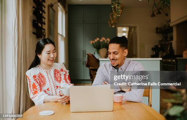 3,945 Online Dating Funny Photos and Premium High Res Pictures - Getty Images 3,945 Online Dating Funny Photos and Premium High Res Pictures - Getty Images