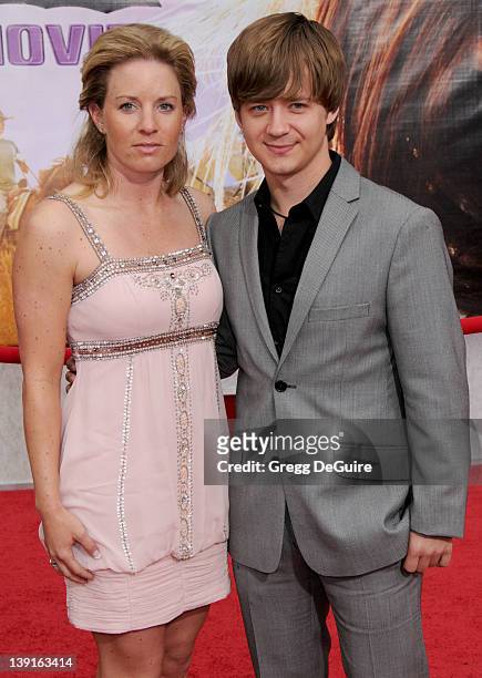 April 2, 2009 Hollywood, Ca.; Jason Earles and Jennifer Earles; "Hannah Montana The Movie" Los Angeles Premiere; Held at El Capitan Theatre