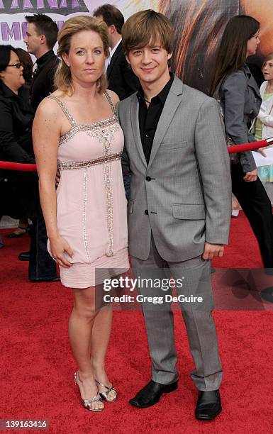 April 2, 2009 Hollywood, Ca.; Jason Earles and Jennifer Earles; "Hannah Montana The Movie" Los Angeles Premiere; Held at El Capitan Theatre