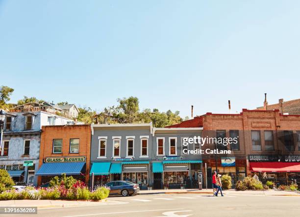 historic manitou springs, colorado, usa - colorado springs stockfoto's en -beelden