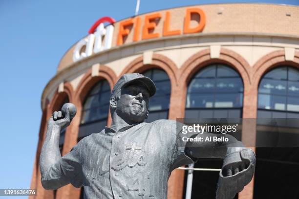 The Tom Seaver statue is unveiled outside the stadium before the New York Mets home opening game against the Arizona Diamondbacks at Citi Field on...