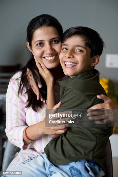loving mother and son at home - indian boy portrait stockfoto's en -beelden