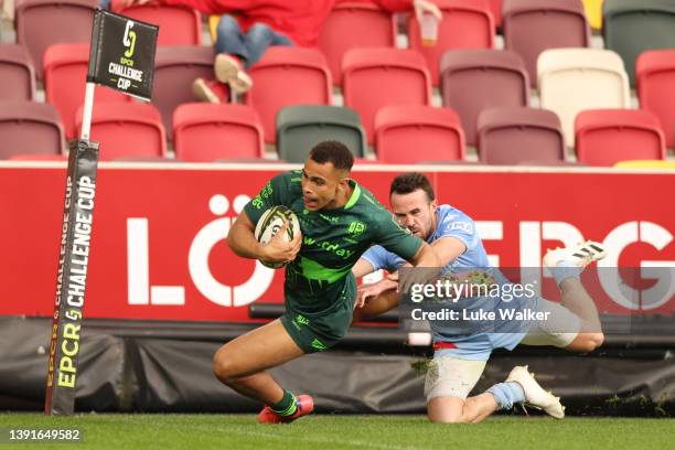 Will Joseph of London Irish touches down for a try during the EPCR Challenge Cup Round of 16 match between London Irish and Castres at Brentford...