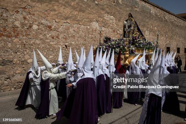 Penitents from the 'Santa Mujer Veronica' brotherhood carry their image during 'Las Caidas' procession on Good Friday on April 15, 2022 in Ocana,...