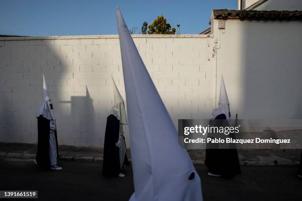 Penitents from the 'Santa Mujer Veronica' brotherhood walk the streets before the start 'Las Caidas' procession on Good Friday on April 15, 2022 in...