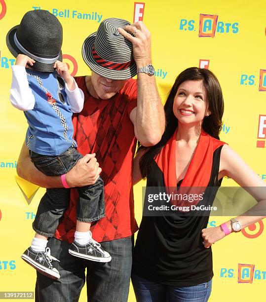 Kevin Nealon, Susan Yeagley and son Gable Ness Nealon arrive at the Creative Arts Fair Supporting P.S. Arts at Barker Hangar at the Santa Monica...