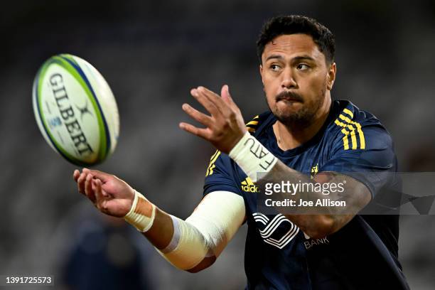 Denny Solomona of the Highlanders warms up ahead of the round nine Super Rugby Pacific match between the Highlanders and the Hurricanes at Forsyth...