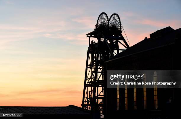 haig pit at sunset - kohlengrube stock-fotos und bilder