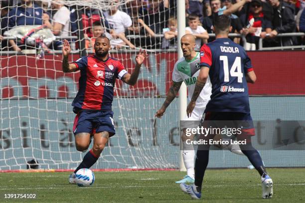 Joao Pedro of Cagliari in action during the Serie A match between Cagliari Calcio and US Sassuolo at Sardegna Arena on April 16, 2022 in Cagliari,...