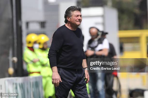 Walter Mazzarri coach of Cagliari reacts during the Serie A match between Cagliari Calcio and US Sassuolo at Sardegna Arena on April 16, 2022 in...